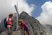 63 Alla croce della  Bocchetta di Corna Piana (2078 m)